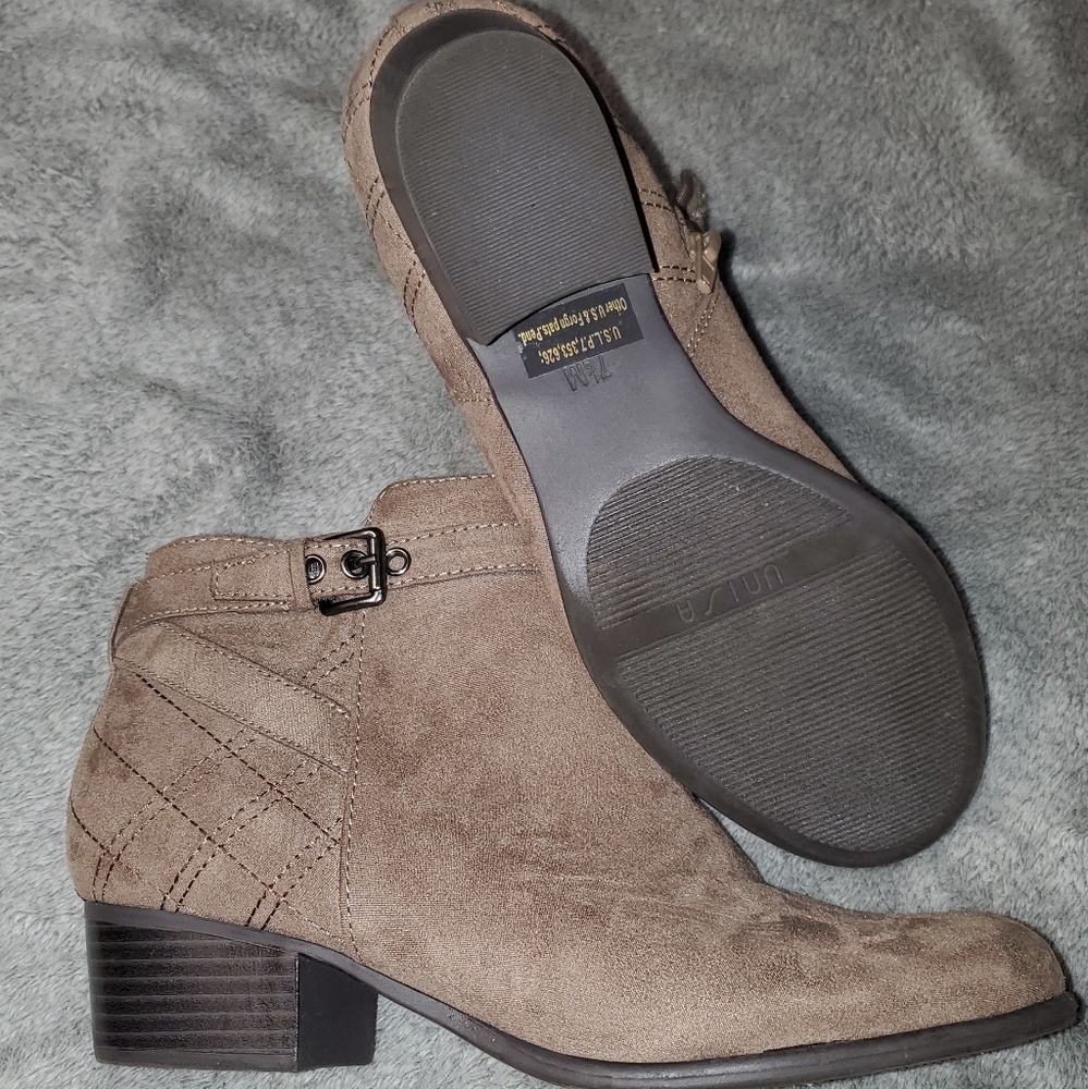 Botines - Picture 2 of 3